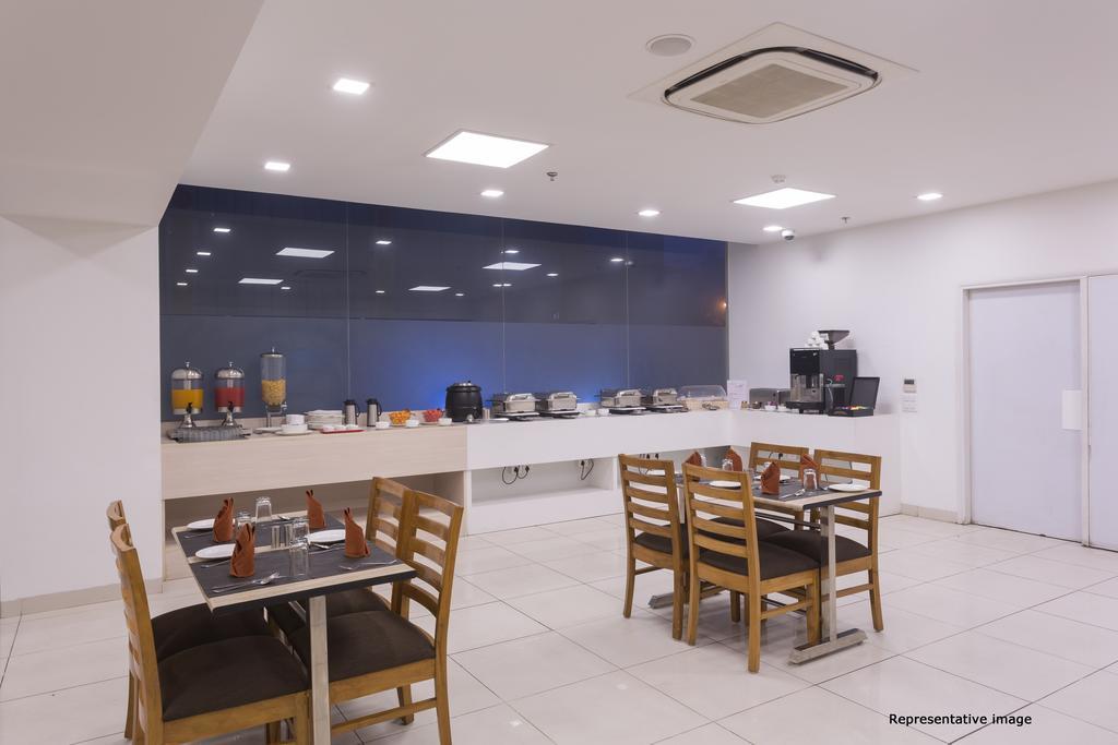 Hotel Manesar Гургаон Экстерьер фото