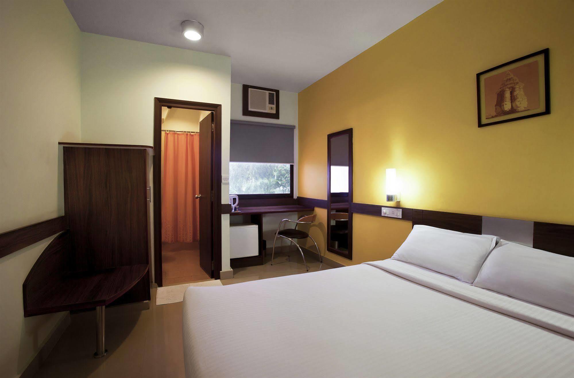 Hotel Manesar Гургаон Экстерьер фото