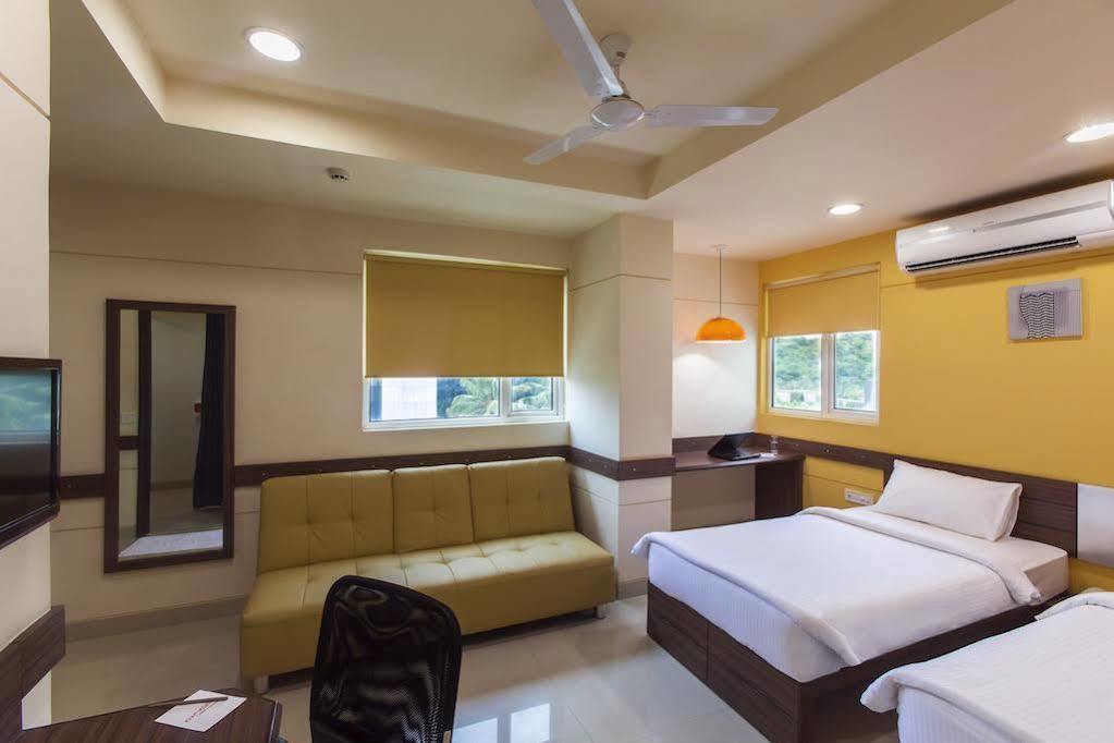 Hotel Manesar Гургаон Экстерьер фото
